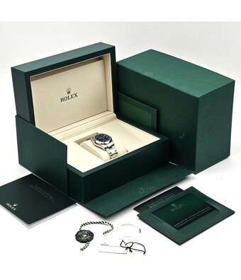 Rolex Oyster Perpetual 31 2026 box + papers | steel domed med - flat blue