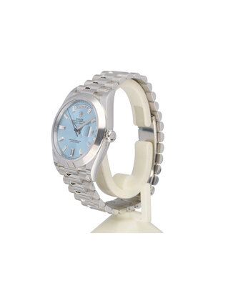 Rolex Day-Date 40 - 2022 box + papers | platina ice blue diamond / baguette
