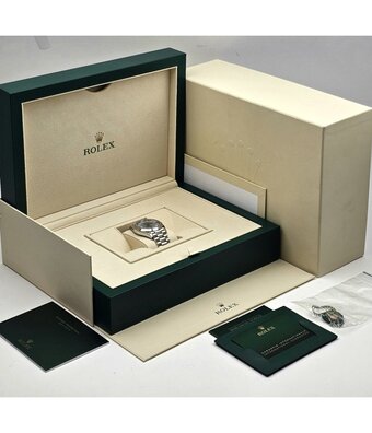 Rolex Day-Date 40 - 2022 box + papers | platina ice blue diamond / baguette