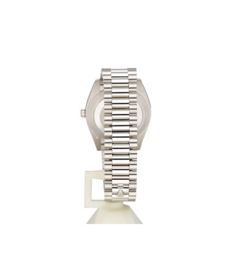 Rolex Day-Date 40 - 2022 box + papers | platina ice blue diamond / baguette