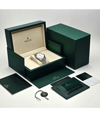 Rolex Datejust 41 - 2025 box + papers | steel white domed Jubilee