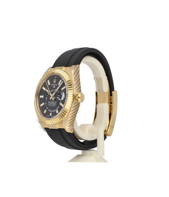 Rolex Sky-Dweller  42 NEW ROLEX SERVICE - 2020 box + papers | yellow gold Oysterflex / rubber bl