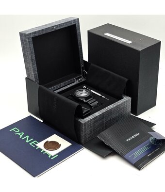 Panerai Luminor Submersible Luna Rossa Limited Edition 36th America's Cup  47 carbon black rubber