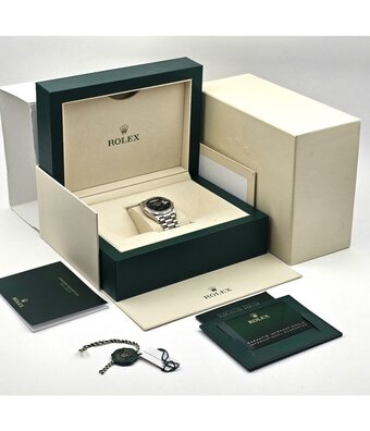 Rolex Day-Date 36 - 2025 box + papers | blue ombre / vignette white gold roman President