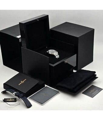 Vacheron Constantin Overseas Chronograph 43 - 2024 box + papers | STOCK | steel blue