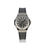 Hublot Classic Fusion Titanium 33 - 2025 box + e-warranty | titanium grey box rubber / leather