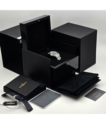 Vacheron Constantin Overseas Chronograph 43 - 2024 box + papers | STOCK | steel blue