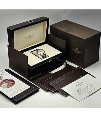 Patek Philippe Nautilus Annual Calendar  - 2015 B+P | Annual Calendar white from