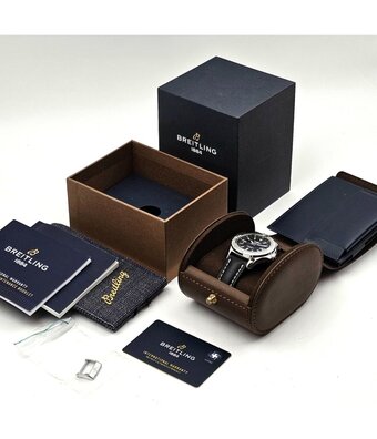 Breitling Avenger Automatic 43 - 2021 box + papers | steel black leather