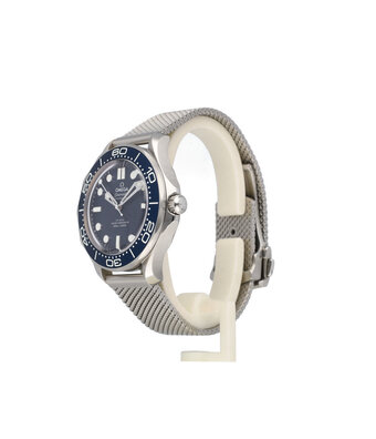 Omega Seamaster Diver 300M 42 James Bond - 2024 + papers | steel blue mesh