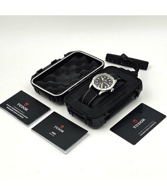 Tudor Black Bay Pro 39 2023 + papers | steel black yellow - orange
