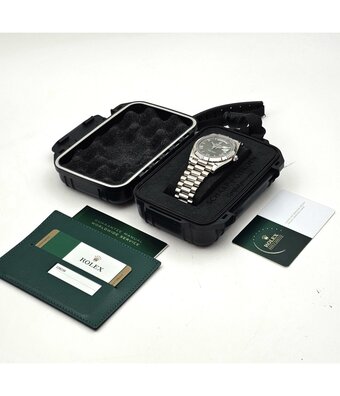 Rolex Day-Date 40 NEW ROLEX SERVICE - 2018 + papers | white gold President green / olive / money