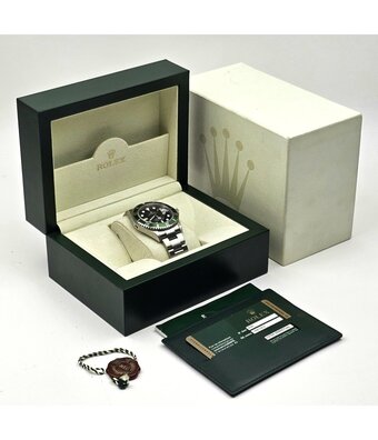 Rolex Submariner Date 40 NEW - 2010 box + papers | Kermit - Green - Oyster - STICKERED