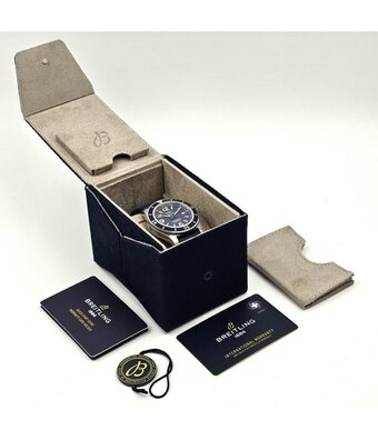 Breitling Superocean Automatic 44 - 2023 box + papers | steel blue