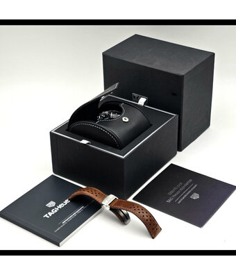 TAG Heuer Carrera Chronograph 44 - 2025 box + papers | steel blue