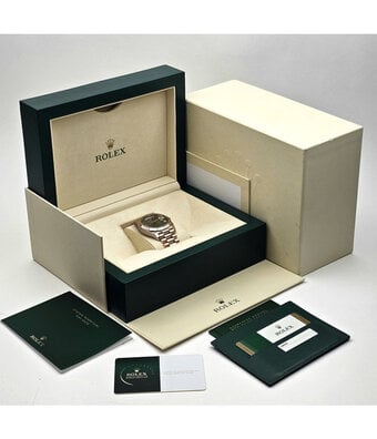 Rolex Day-Date 40 NEW ROLEX SERVICE - 2016 box + papers | rose gold olive / money green Presiden