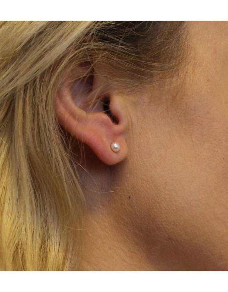 Gouden oorknoppen - 14 karaats - Zoetwaterparels - 4 mm