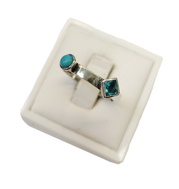 Occasions by Marleen Occasions by Marleen - Zilveren ring - Turkoois kleurige steentjes - Maat 19