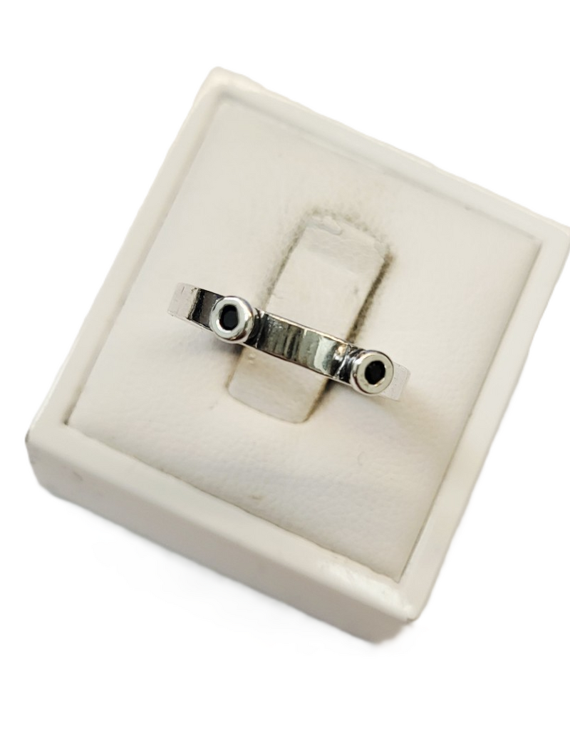 Occasions by Marleen Occasions by Marleen - Zilveren ring - Zwarte steen 2x - Maat 18.25
