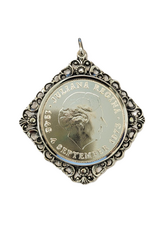 Occasions by Marleen Occasions by Marleen - Zilveren vierkante munthanger - Oxide - Opengewerkt - 10 gulden Juliana 1973 Juliana 1948 - 1973