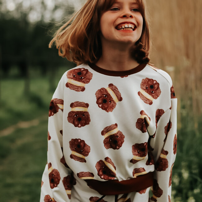 Iris May Frankie training kids