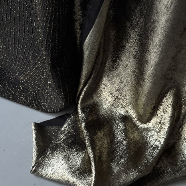 De Stoffenkamer FEEST Shiny Glitter Chiffon black goud