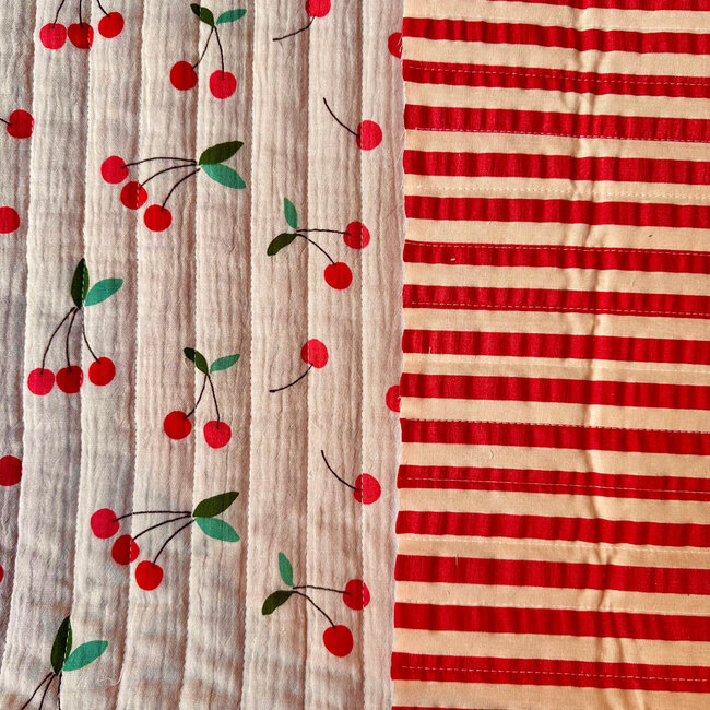 De Stoffenkamer Stepped Cotton double face - cherries old pink stripes