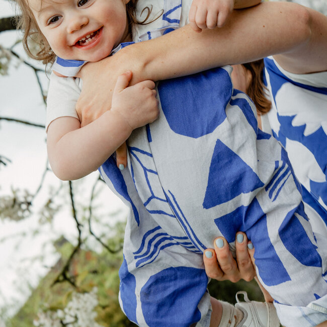 Capsule Fabrics Washed Linen - Shapes large bright royal