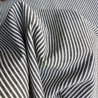 De Stoffenkamer Cotton Poplin fine stripes - black