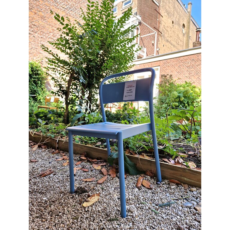 Muuto Linear Steel side chair blue showroommodel