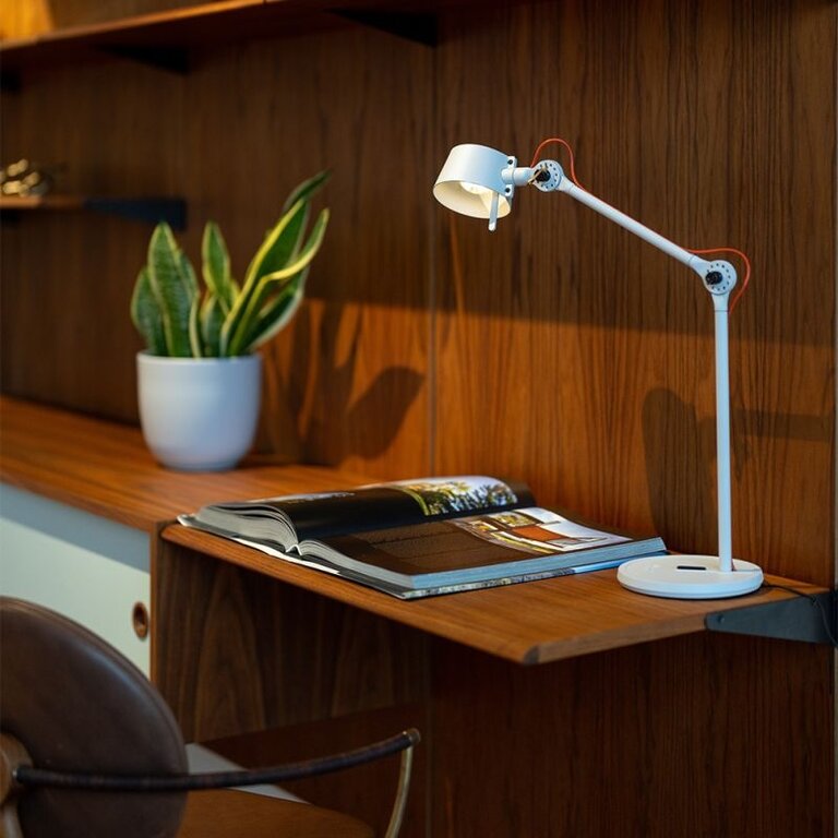 Tonone bolt10 desk lamp