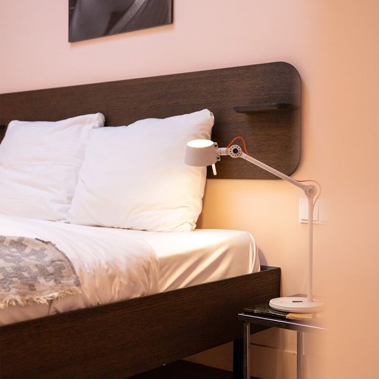Tonone bolt10 desk lamp