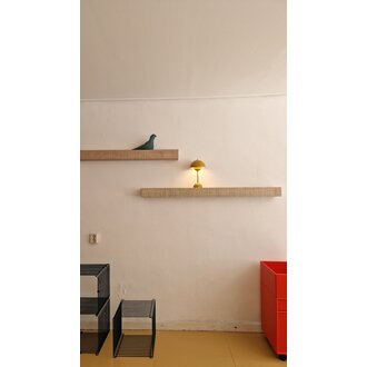 von Schonhausen Wandplank met hand-getrokken houtskool lijntjes