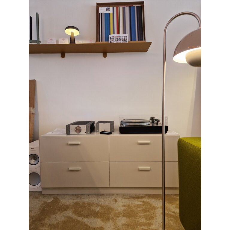 String Furniture Relief Cabinet Beige showroommodel (123 x 46,6 x 41 cm)