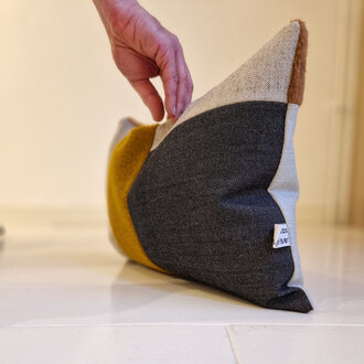 Jantien Baas X Edwin Pelser Kussens gemaakt van restanten Kvadrat stof DL1