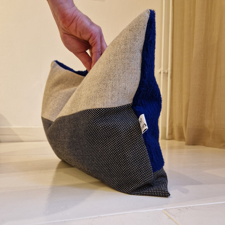 Jantien Baas X Edwin Pelser Kussens gemaakt van restanten Kvadrat stof DL1