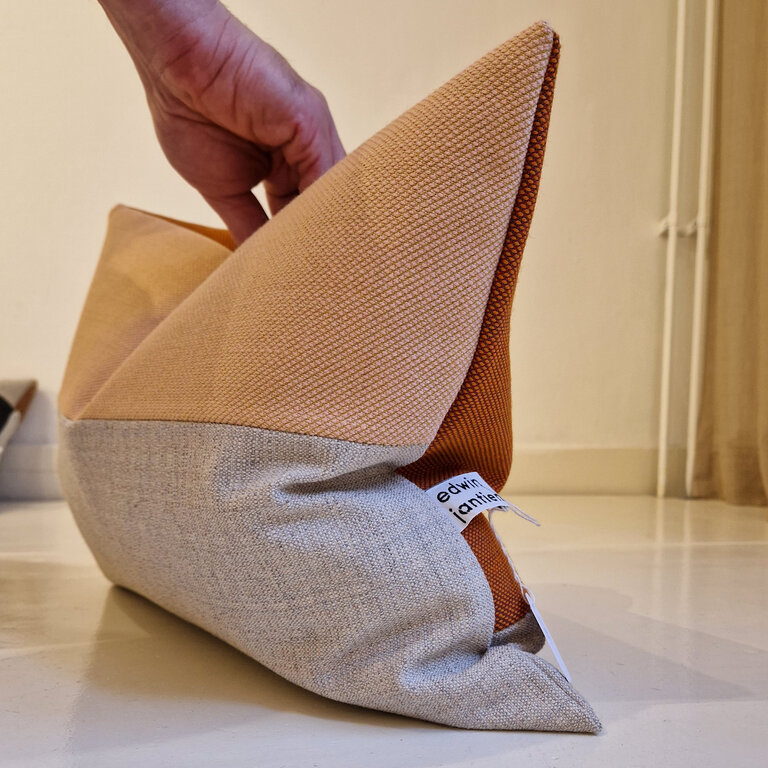 Jantien Baas X Edwin Pelser Kussens gemaakt van restanten Kvadrat stof DL1