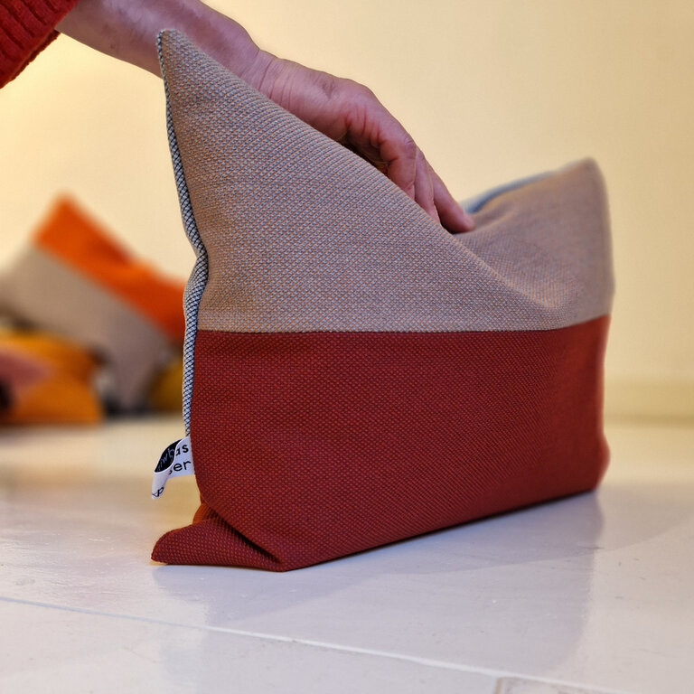 Jantien Baas X Edwin Pelser Kussens gemaakt van restanten Kvadrat stof DL1