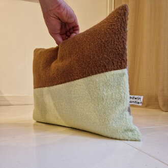 Jantien Baas X Edwin Pelser Kussens gemaakt van restanten Kvadrat stof DL2