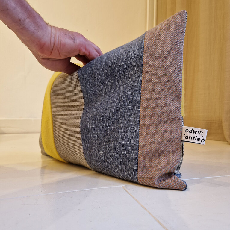 Jantien Baas X Edwin Pelser Kussens gemaakt van restanten Kvadrat stof DL2