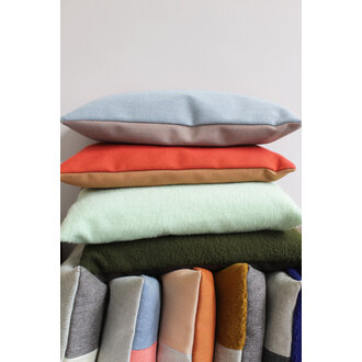 Jantien Baas X Edwin Pelser Kussens gemaakt van restanten Kvadrat stof DL1 Jantien Baas X Edwin Pelser Kussens gemaakt van restanten Kvadrat stof DL1