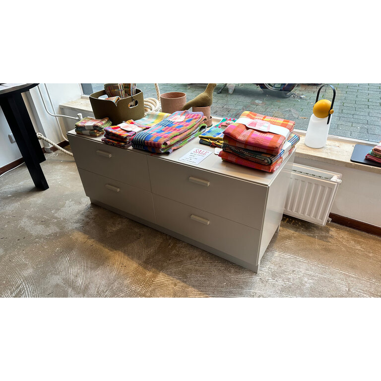 String Furniture Relief Cabinet Beige showroommodel (123 x 46,6 x 41 cm) SALE