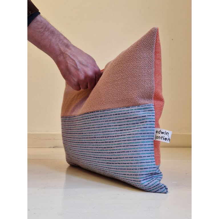 Jantien Baas X Edwin Pelser Kussens gemaakt van restanten Kvadrat stof DL4