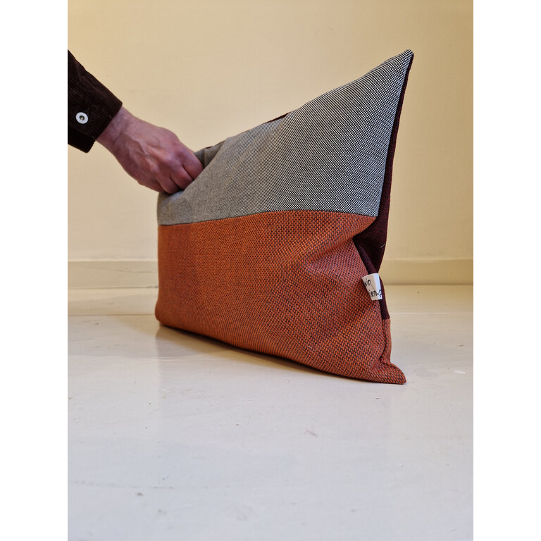 Jantien Baas X Edwin Pelser Kussens gemaakt van restanten Kvadrat stof DL5