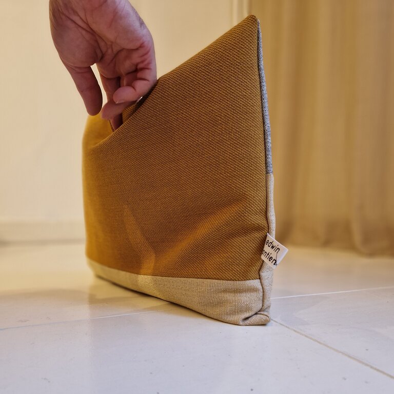 Jantien Baas X Edwin Pelser Kussens gemaakt van restanten Kvadrat stof DL4