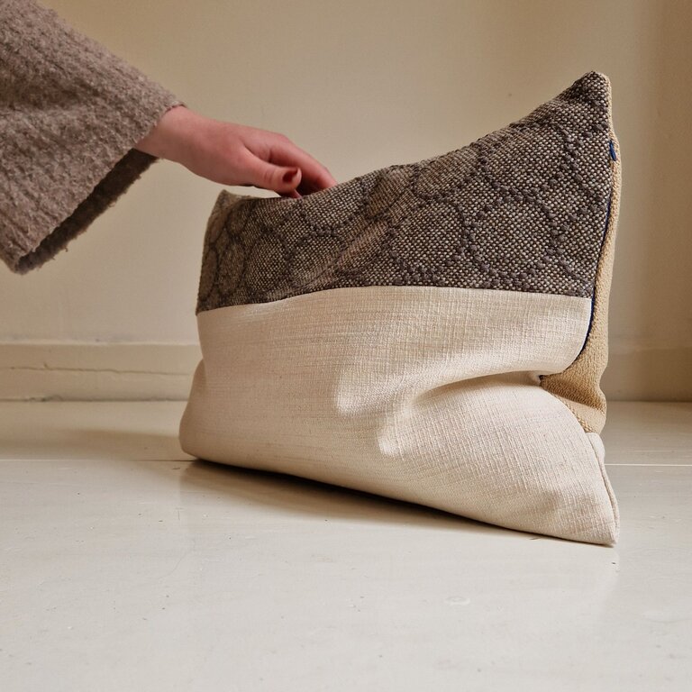 Jantien Baas X Edwin Pelser Kussens gemaakt van restanten Kvadrat stof DL6 (Deel 1)