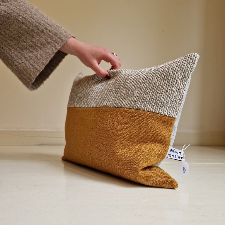 Jantien Baas X Edwin Pelser Kussens gemaakt van restanten Kvadrat stof DL6 (Deel 2)