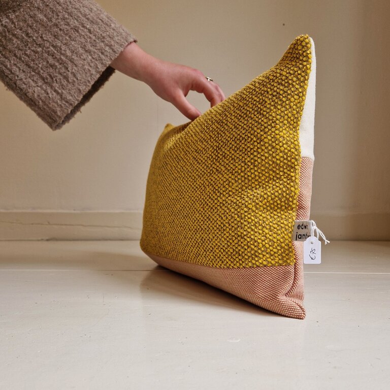 Jantien Baas X Edwin Pelser Kussens gemaakt van restanten Kvadrat stof DL6 (Deel 2)