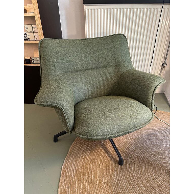 Muuto Doze Lounge Chair Low Back Beck 030 (green) antricite black base showroom model