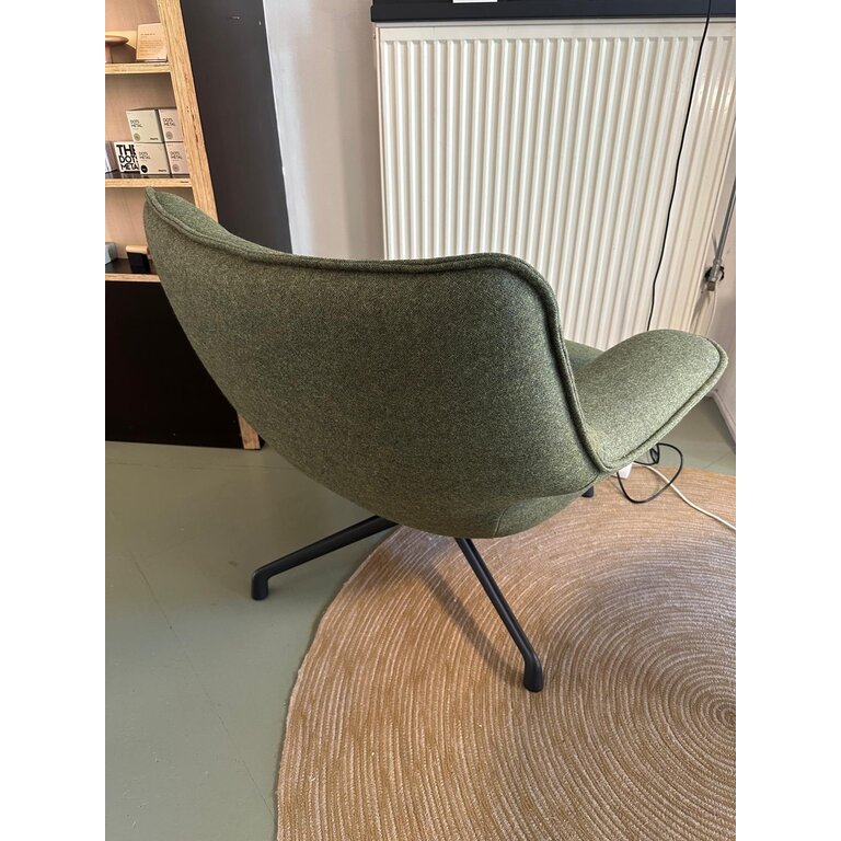 Muuto Doze Lounge Chair Low Back Beck 030 (green) antricite black base showroom model